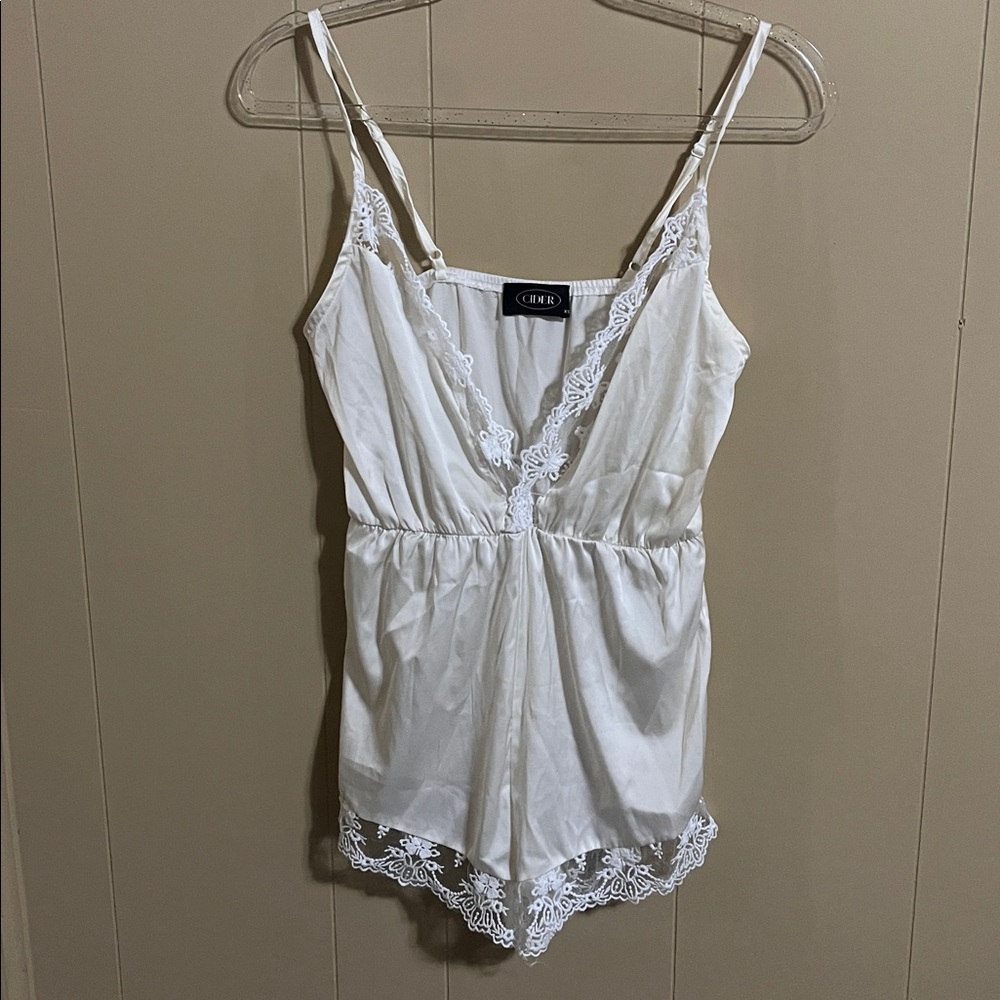Cider Size XS Lace Trim V-Neck Off White Cream Honeymoon Coquette Teddy Romper - Picture 9 of 9